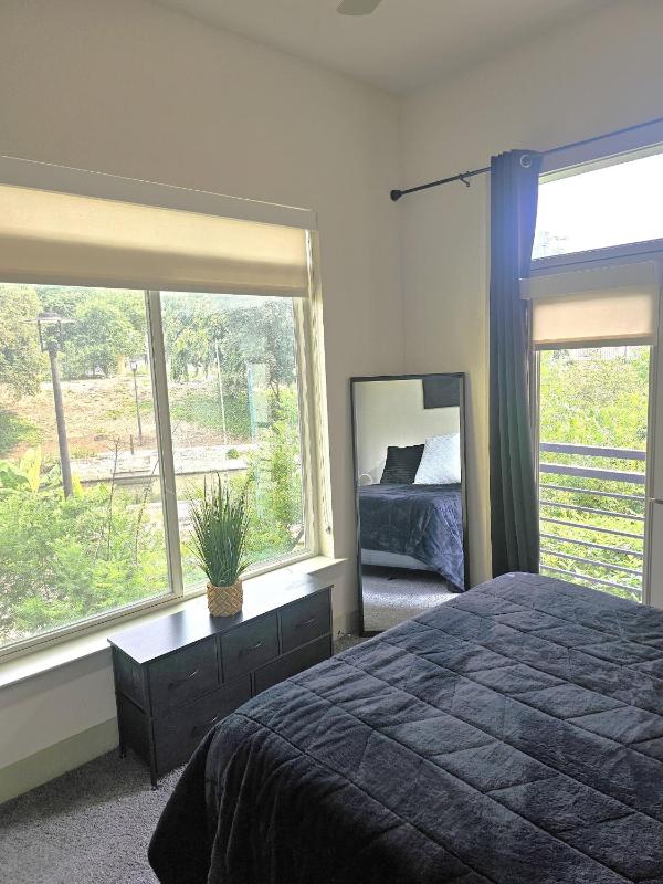 Riverwalk Oasis - Pool Free Parking Views - image 24