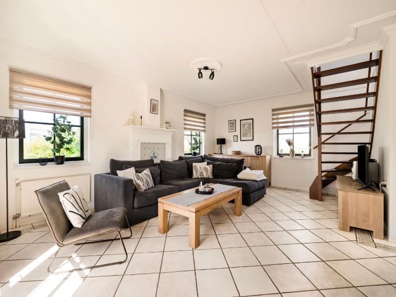 Villa in Callantsoog with enclosed garden - image 2