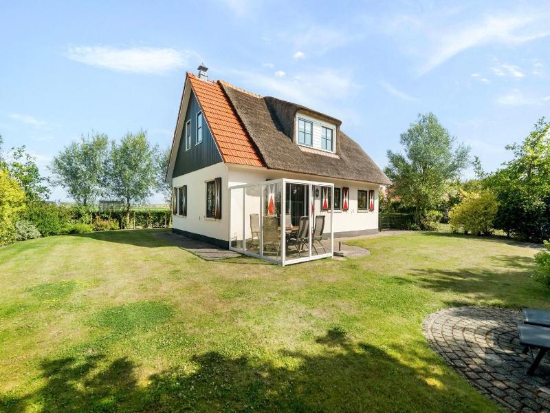 Villa in Callantsoog with enclosed garden - image 30