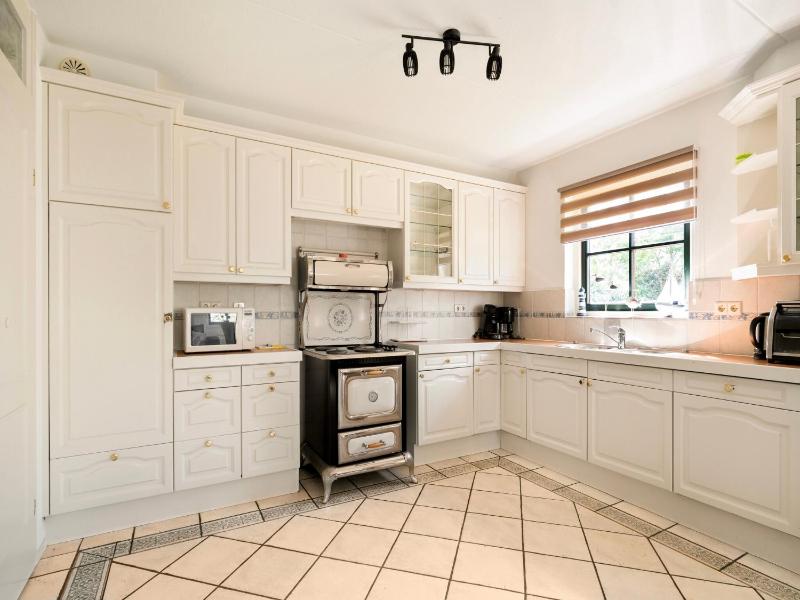 Villa in Callantsoog with enclosed garden - image 25