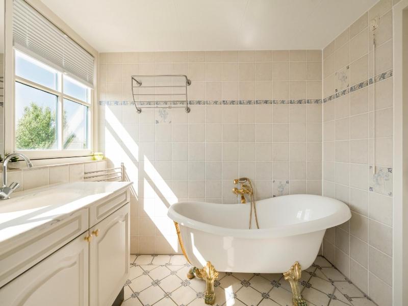 Villa in Callantsoog with enclosed garden - image 20