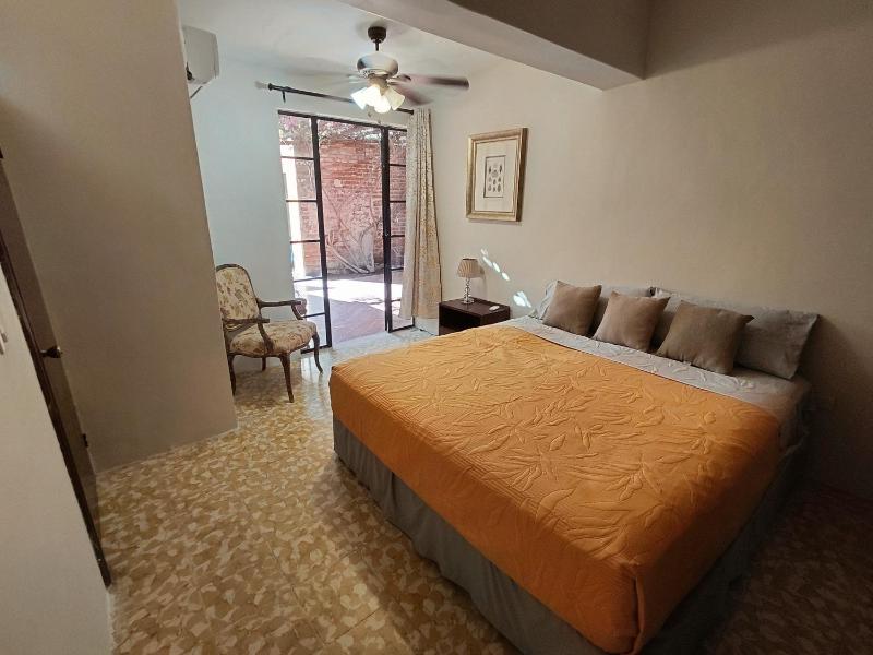 Casona Vintage con encanto histórico y Patio de Arte en el Centro - image 15
