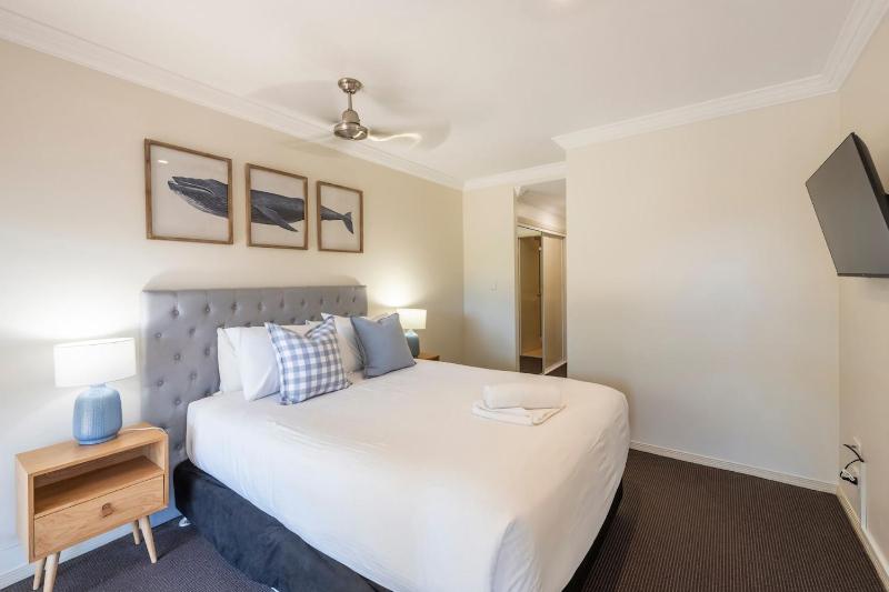 Breakers Unit 1 8- Ocean Views - Stone Real Estate Yamba - image 4
