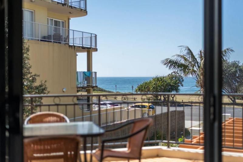 Breakers Unit 1 8- Ocean Views - Stone Real Estate Yamba - image 2
