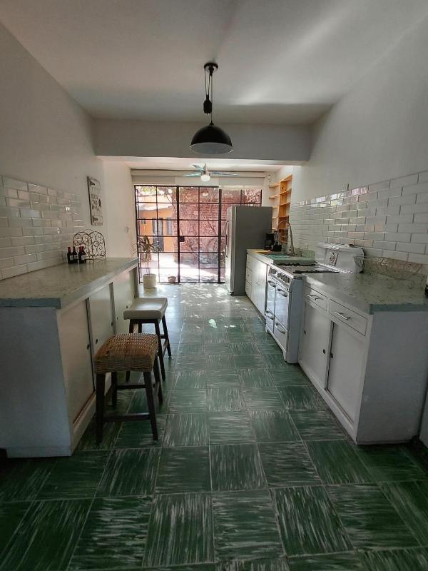 Casona Vintage con encanto histórico y Patio de Arte en el Centro - image 11