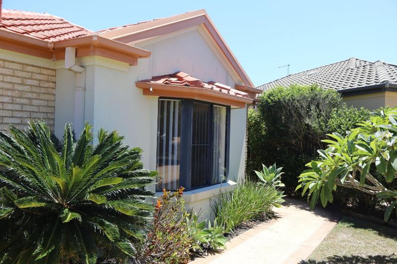 Oceania Cottage- Pet Friendly -Stone Real Estate Yamba - image 1