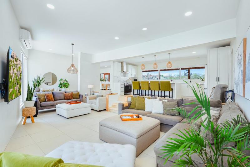LUX 5BR Retreat with Private Pool • Bella Mia Villa - image 5
