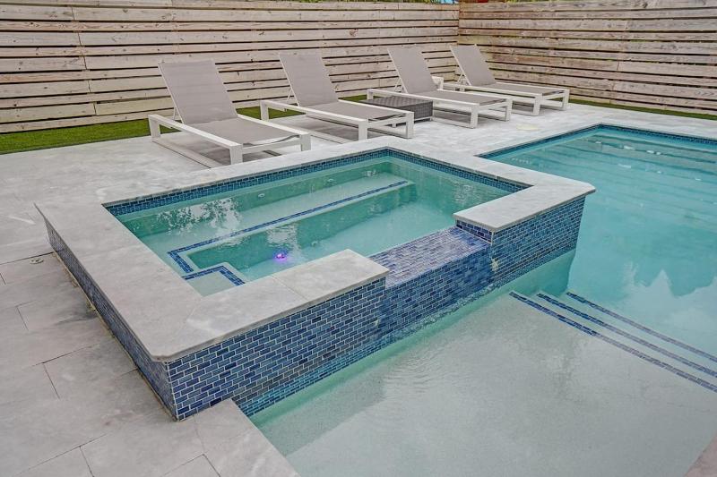 Villa Palmora Luxury 6BR Oasis Near the Beach - image 41