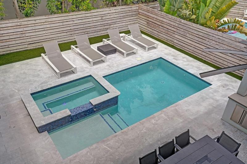 Villa Palmora Luxury 6BR Oasis Near the Beach - image 13