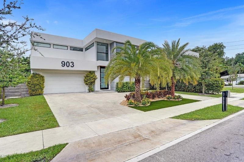 Villa Palmora Luxury 6BR Oasis Near the Beach - image 40