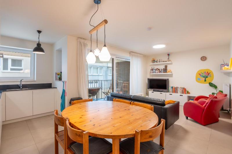 New & Modern Apartment Steps from the Sea - image 10
