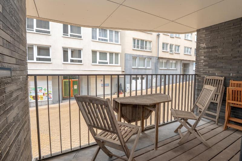 New & Modern Apartment Steps from the Sea - image 15