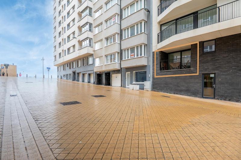New & Modern Apartment Steps from the Sea - image 6