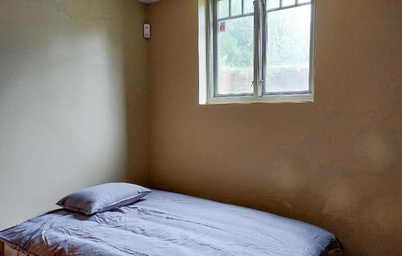 Awesome Apartment In Oxie With Wifi - image 7