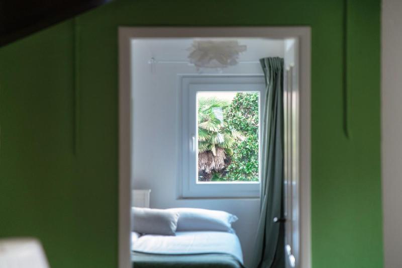 Mansarda Verde by Quokka 360 - Cozy Attic Apartment with Lake View - image 26