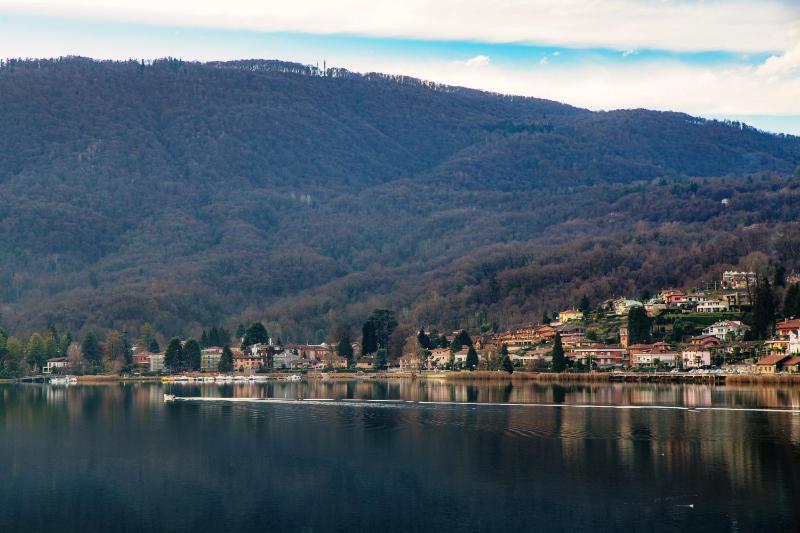 Mansarda Verde by Quokka 360 - Cozy Attic Apartment with Lake View - image 3