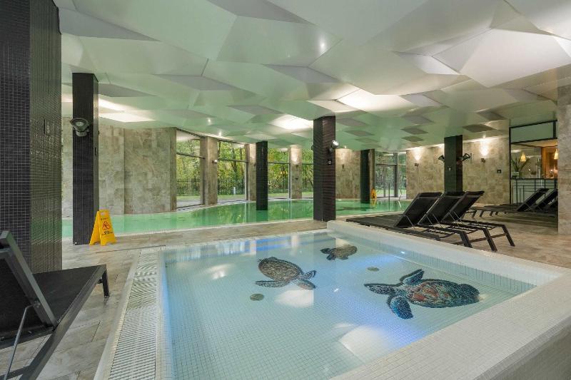 Elegant Studio Air Conditioning Pool Close to the Beach - image 14