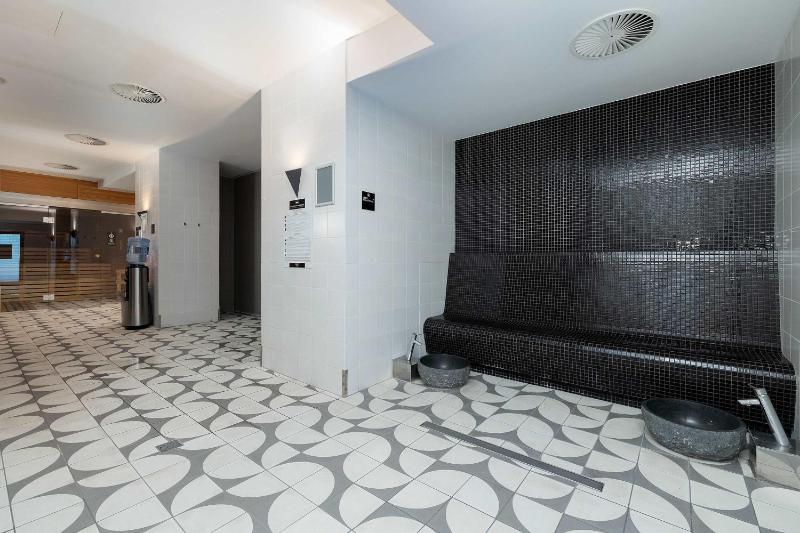Elegant Studio Air Conditioning Pool Close to the Beach - image 19