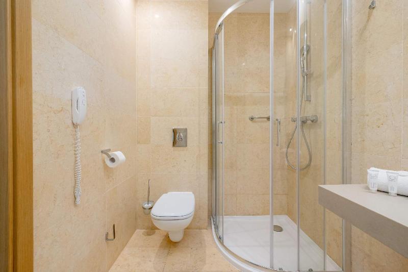 Elegant Studio Air Conditioning Pool Close to the Beach - image 15