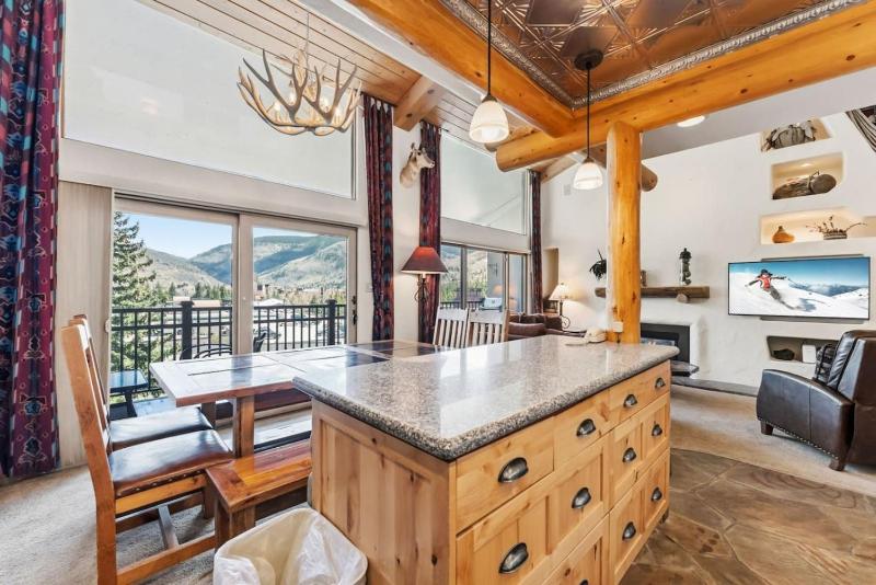 Lionshead Living Steps from Gondola Pool - image 35