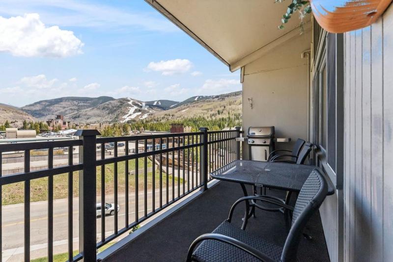 Lionshead Living Steps from Gondola Pool - image 4