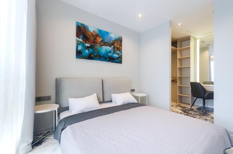 7-23 Kvartet Vasyl Lypkivskyi 16b Kyiv railway station metro nearby fantastic city view Petrovdom Apartment - image 13