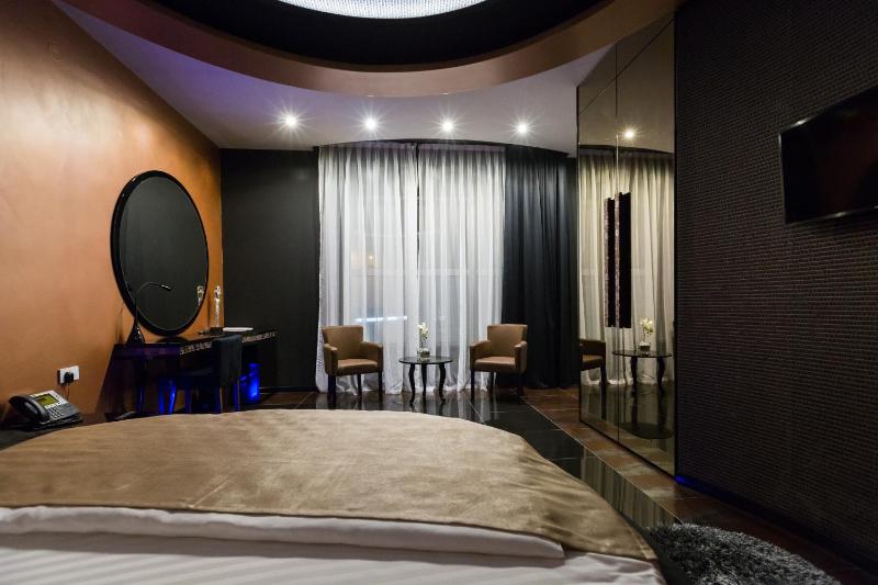 Deluxe Apartment image 3