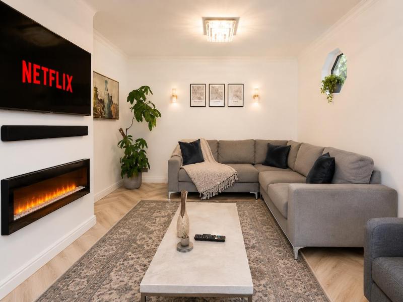 Private Gated Home Parking Sleeps 7 - image 14