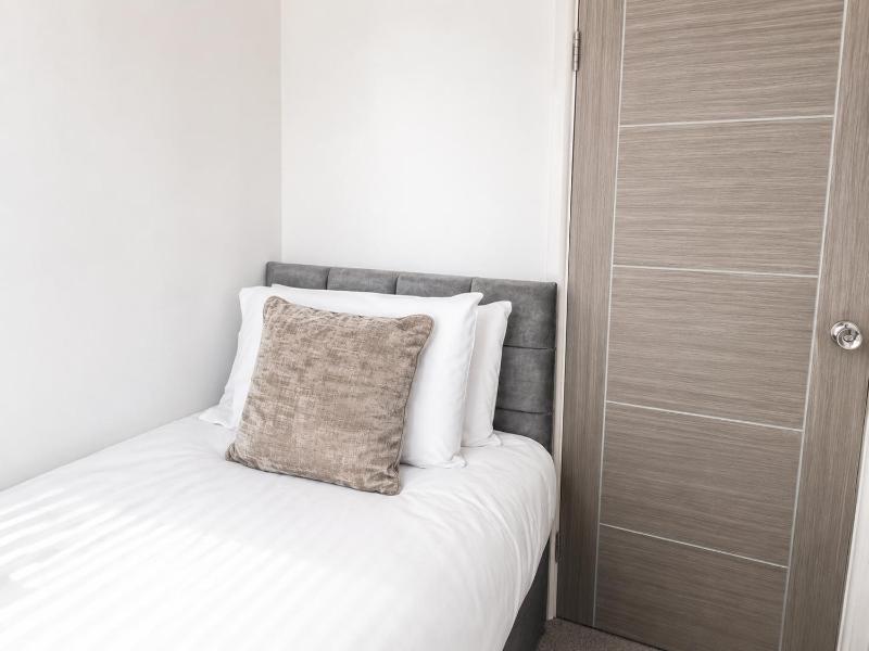 Private Gated Home Parking Sleeps 7 - image 35