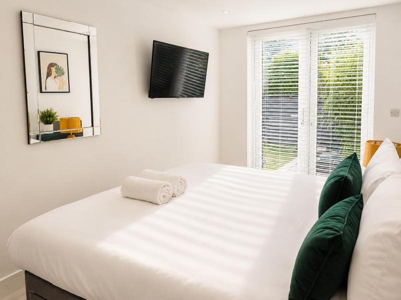 Private Gated Home Parking Sleeps 7 - image 6