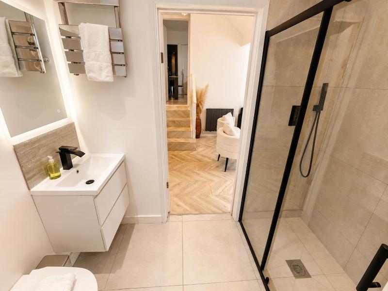 Private Gated Home Parking Sleeps 7 - image 30