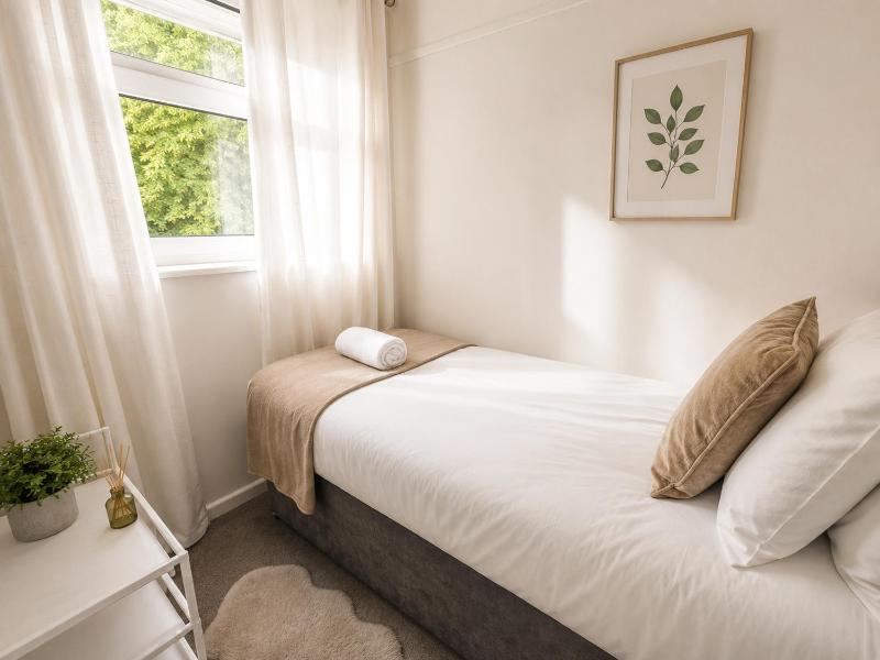 Private Gated Home Parking Sleeps 7 - image 32