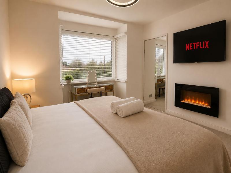 Private Gated Home Parking Sleeps 7 - image 4