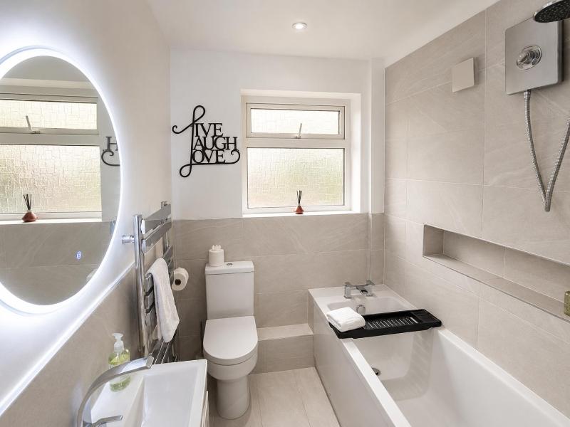 Private Gated Home Parking Sleeps 7 - image 16
