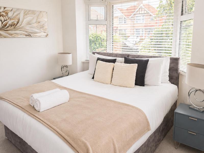 Private Gated Home Parking Sleeps 7 - image 11