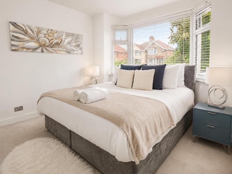 Private Gated Home Parking Sleeps 7 - image 34