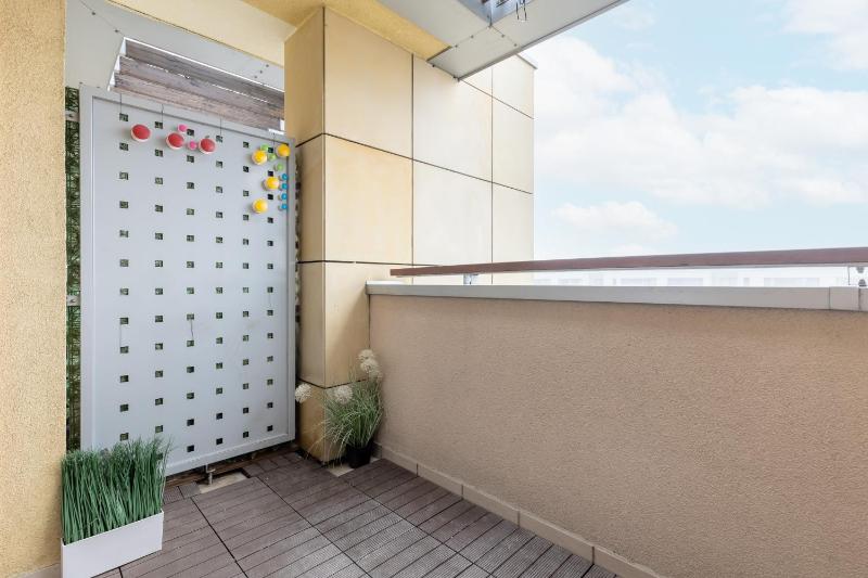 Bright Apartment for Two with Balcony Near Wilanow Palace by Noclegi Renters - image 7