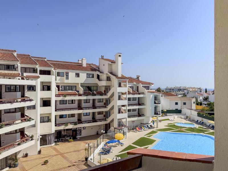 #409 Central Albufeira Getaway with Shared Pool - image 3
