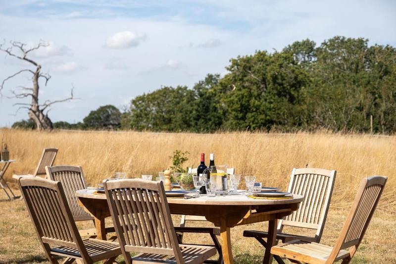 The Dairy House #Aldeburgh #SnapeMaltings - sleeps 11 - NOT SUITABLE FOR HENS OR STAGS OR ANY SIMILAR NOISY EVENTS DUE TO PROXIMITY OF NEIGHBOURS WHO VALUE THEIR PEACEFUL SETTING - Manage by Aldeburgh Coastal Cottages - image 6