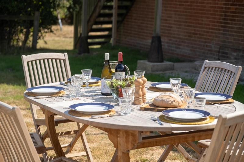 The Dairy House #Aldeburgh #SnapeMaltings - sleeps 11 - NOT SUITABLE FOR HENS OR STAGS OR ANY SIMILAR NOISY EVENTS DUE TO PROXIMITY OF NEIGHBOURS WHO VALUE THEIR PEACEFUL SETTING - Manage by Aldeburgh Coastal Cottages - image 16