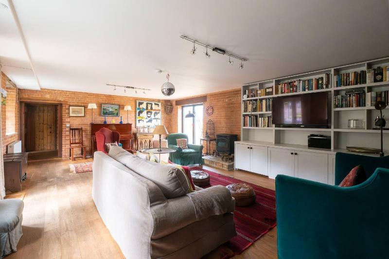 The Dairy House #Aldeburgh #SnapeMaltings - sleeps 11 - NOT SUITABLE FOR HENS OR STAGS OR ANY SIMILAR NOISY EVENTS DUE TO PROXIMITY OF NEIGHBOURS WHO VALUE THEIR PEACEFUL SETTING - Manage by Aldeburgh Coastal Cottages - image 26