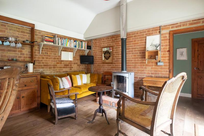 The Dairy House #Aldeburgh #SnapeMaltings - sleeps 11 - NOT SUITABLE FOR HENS OR STAGS OR ANY SIMILAR NOISY EVENTS DUE TO PROXIMITY OF NEIGHBOURS WHO VALUE THEIR PEACEFUL SETTING - Manage by Aldeburgh Coastal Cottages - image 44