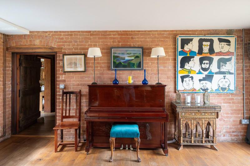 The Dairy House #Aldeburgh #SnapeMaltings - sleeps 11 - NOT SUITABLE FOR HENS OR STAGS OR ANY SIMILAR NOISY EVENTS DUE TO PROXIMITY OF NEIGHBOURS WHO VALUE THEIR PEACEFUL SETTING - Manage by Aldeburgh Coastal Cottages - image 39