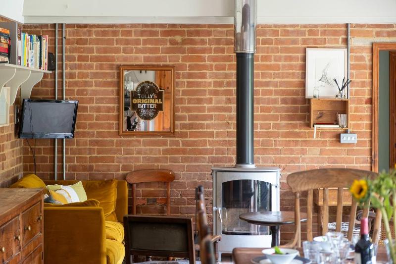 The Dairy House #Aldeburgh #SnapeMaltings - sleeps 11 - NOT SUITABLE FOR HENS OR STAGS OR ANY SIMILAR NOISY EVENTS DUE TO PROXIMITY OF NEIGHBOURS WHO VALUE THEIR PEACEFUL SETTING - Manage by Aldeburgh Coastal Cottages - image 23