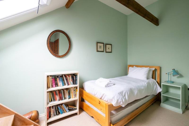 The Dairy House #Aldeburgh #SnapeMaltings - sleeps 11 - NOT SUITABLE FOR HENS OR STAGS OR ANY SIMILAR NOISY EVENTS DUE TO PROXIMITY OF NEIGHBOURS WHO VALUE THEIR PEACEFUL SETTING - Manage by Aldeburgh Coastal Cottages - image 9