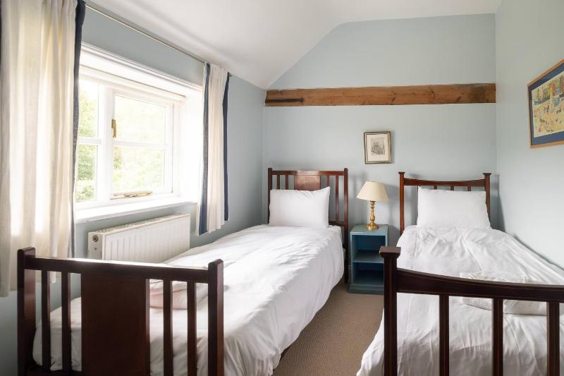 The Dairy House #Aldeburgh #SnapeMaltings - sleeps 11 - NOT SUITABLE FOR HENS OR STAGS OR ANY SIMILAR NOISY EVENTS DUE TO PROXIMITY OF NEIGHBOURS WHO VALUE THEIR PEACEFUL SETTING - Manage by Aldeburgh Coastal Cottages - image 33