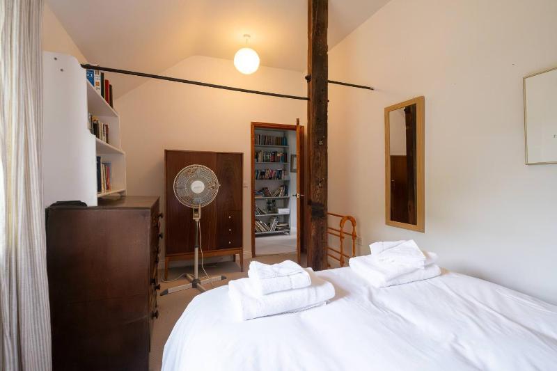 The Dairy House #Aldeburgh #SnapeMaltings - sleeps 11 - NOT SUITABLE FOR HENS OR STAGS OR ANY SIMILAR NOISY EVENTS DUE TO PROXIMITY OF NEIGHBOURS WHO VALUE THEIR PEACEFUL SETTING - Manage by Aldeburgh Coastal Cottages - image 31