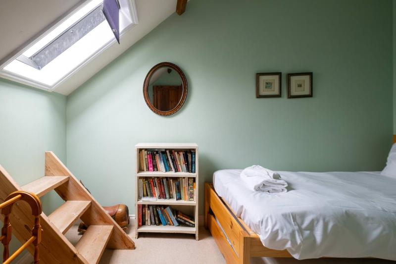 The Dairy House #Aldeburgh #SnapeMaltings - sleeps 11 - NOT SUITABLE FOR HENS OR STAGS OR ANY SIMILAR NOISY EVENTS DUE TO PROXIMITY OF NEIGHBOURS WHO VALUE THEIR PEACEFUL SETTING - Manage by Aldeburgh Coastal Cottages - image 13