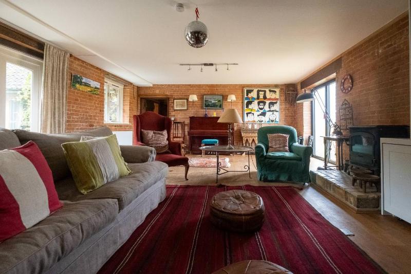 The Dairy House #Aldeburgh #SnapeMaltings - sleeps 11 - NOT SUITABLE FOR HENS OR STAGS OR ANY SIMILAR NOISY EVENTS DUE TO PROXIMITY OF NEIGHBOURS WHO VALUE THEIR PEACEFUL SETTING - Manage by Aldeburgh Coastal Cottages - image 18