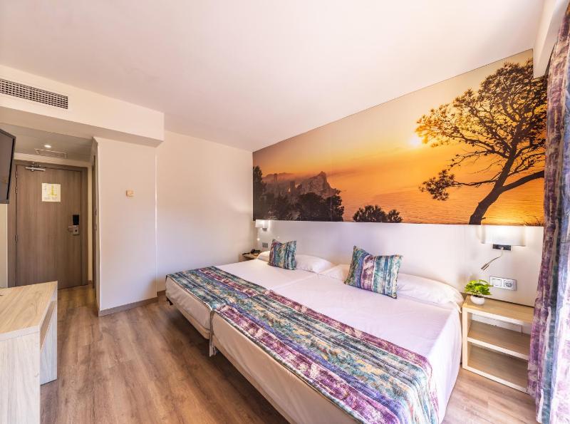 Hotel Tropic - image 14